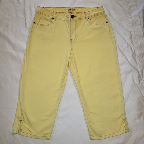 Faded Glory Pants - Faded Glory 16 pale yellow cotton capri
